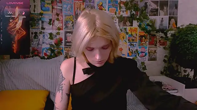 Snapshot of Simona_Rain chatting on October 21, 10:22 pm Simona Rain online show from October 21, 10:22 pm