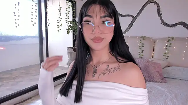 RoseCassie online show from November 1, 2:14 pm