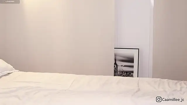 caamillee  online show from April 12, 10:35 pm