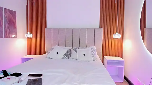 khloe-sweet online show from February 24, 12:31 pm