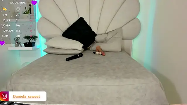 Danielaangelina online show from February 8, 5:46 am