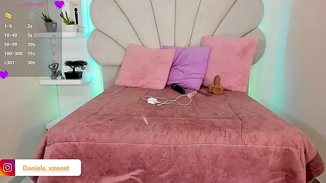 Danielaangelina online show from April 4, 5:38 am