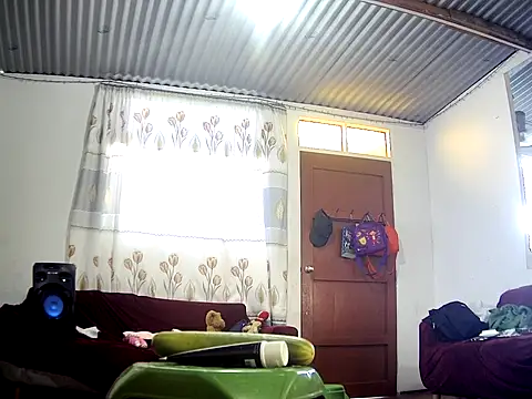 lesslyn01 online show from April 3, 9:02 pm