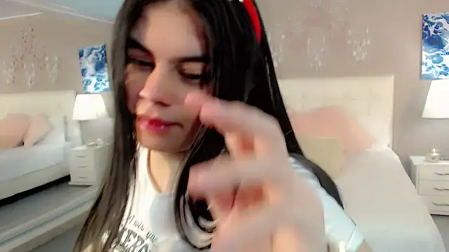 maddissonivanova online show from December 15, 8:47 pm