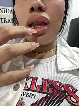 Snapshot of Bella__Wood chatting on October 10, 8:21 pm Bella Wood online show from October 10, 8:21 pm