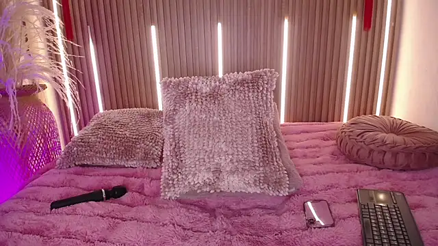 MylaDreams online show from March 23, 8:52 am