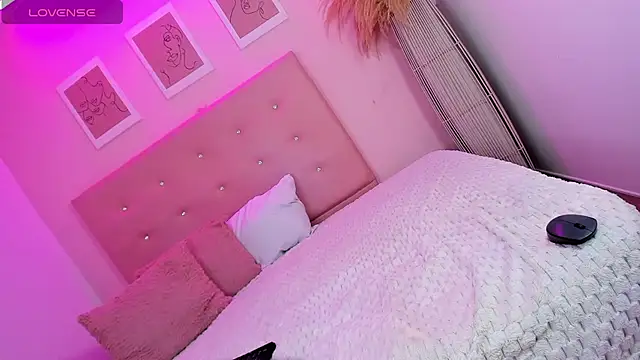 ANNIE DOLCE  online show from June 3, 2:33 pm