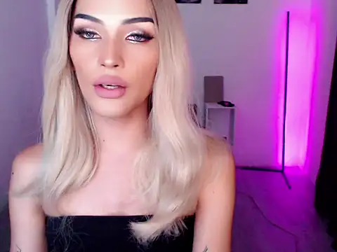 Alicegreenexx online show from April 15, 11:27 pm