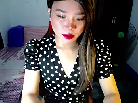 Urassiansweetcummer online show from October 23, 2:04 am