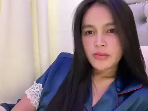 itsBldreina online show from November 22, 7:27 pm