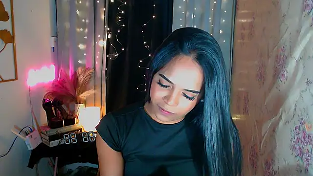 Lorainnelustts online show from February 18, 3:42 pm