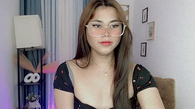 PrettyBlythes TS online show from April 3, 4:00 am