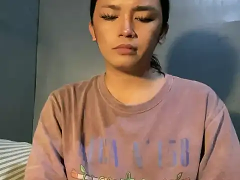 Claudia Johnson online show from January 9, 1:32 am