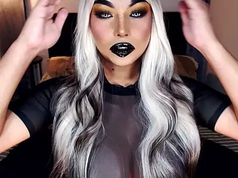 xTrixieMae online show from April 12, 12:58 am