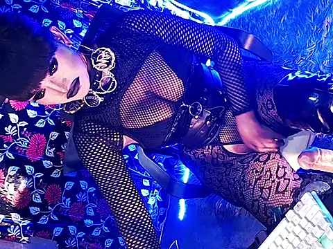 hail ur queenx online show from March 3, 6:59 pm