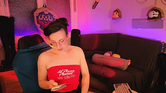 Zesty Peach online show from June 4, 1:41 am