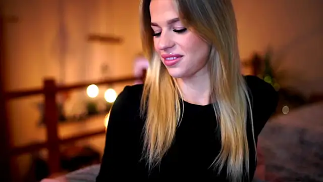 Emilyvanroessel online show from October 31, 7:11 pm