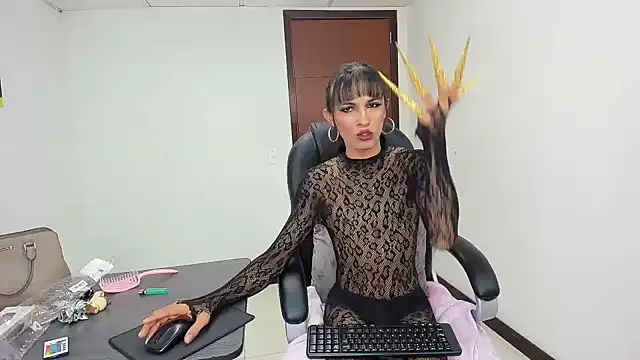 Aisha hotts777 online show from April 8, 4:58 am