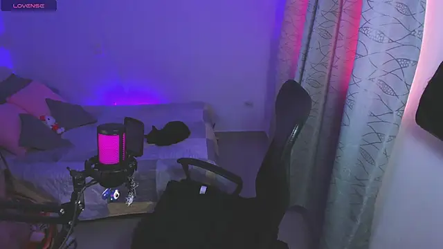 starrraura online show from April 10, 10:04 pm