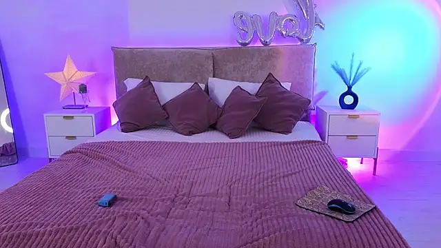 Jules night online show from April 16, 9:37 pm