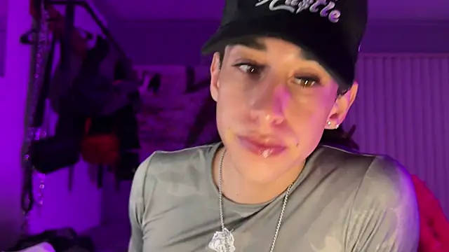 xoFrankie online show from February 11, 6:10 am