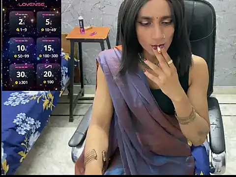 LuvLayla online show from June 14, 10:00 pm