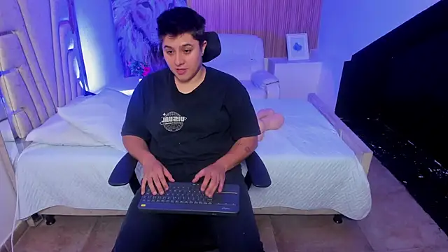 IanGilbert online show from September 15, 8:36 pm