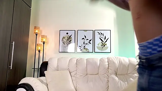 Violeta Foxz online show from April 6, 7:25 pm