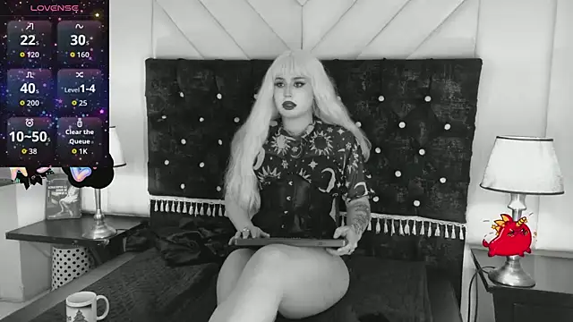 Madamexravenx online show from September 19, 8:03 pm