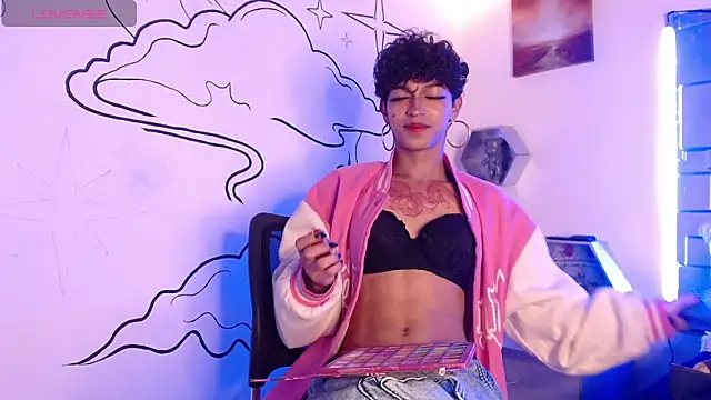 Trinity Knox online show from November 19, 5:13 pm