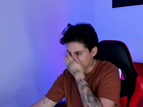 PeytonBox online show from December 4, 11:47 am