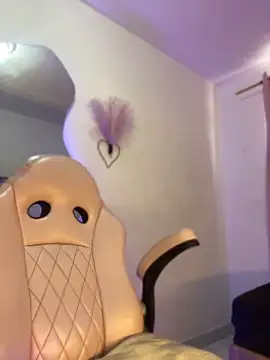 Mia royal online show from April 20, 7:15 pm