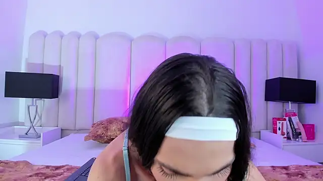 VanessaParis   online show from February 7, 11:55 pm