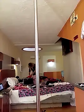 Snapshot of transreyna chatting on January 1, 8:58 pm transreyna online show from January 1, 8:58 pm