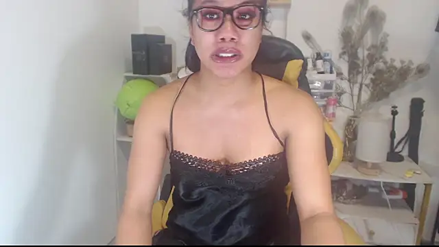 hugecockyurikaa online show from October 26, 11:23 pm