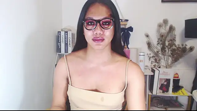 hugecockyurikaa online show from December 4, 9:52 pm