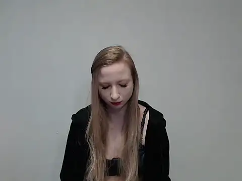 sophieryder online show from April 4, 8:12 am