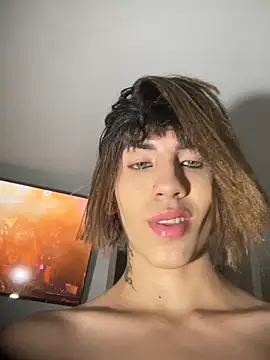 SiaraRealist online show from March 14, 1:31 am