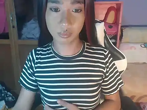 Yourasianbabyemma online show from June 3, 4:33 pm