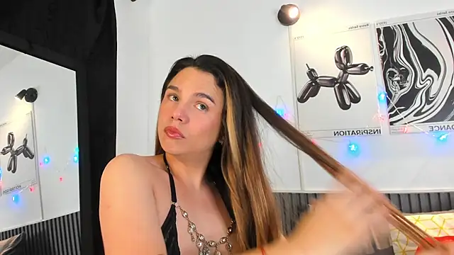 Cloe Bonne online show from December 21, 8:03 pm