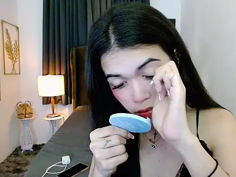 hollyyumiloove online show from November 28, 3:35 pm