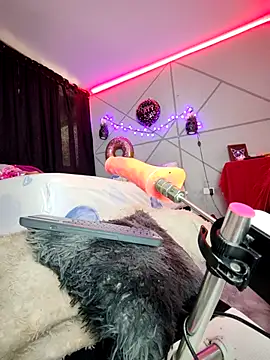 Isis Hot   online show from March 25, 1:16 pm