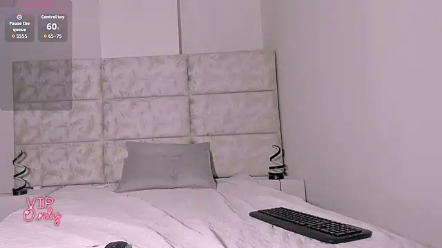 Daphne    online show from June 2, 1:02 pm