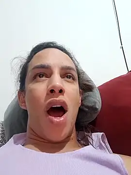 ofjuliaa online show from March 31, 7:54 am