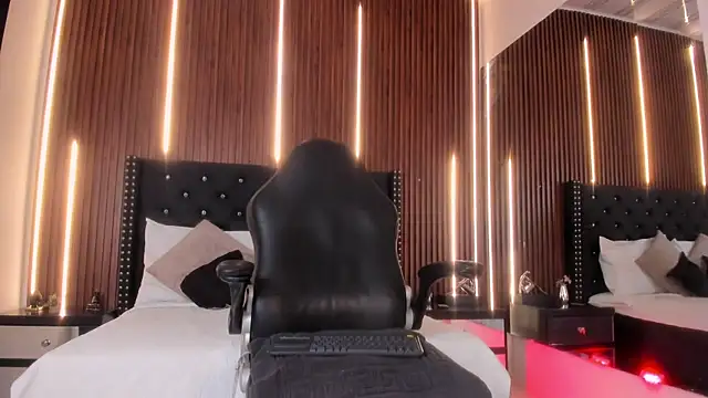 Viannca   online show from April 18, 7:10 am