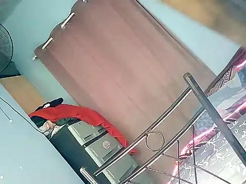 hollynicole online show from March 15, 6:49 am