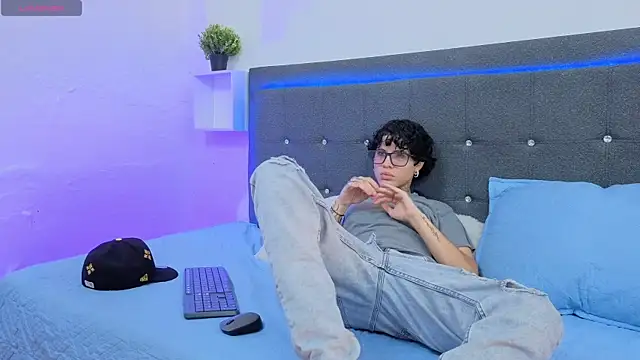 Ale cuzz online show from February 14, 2:02 pm