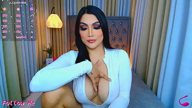 Laureen Hilton online show from April 19, 6:10 pm