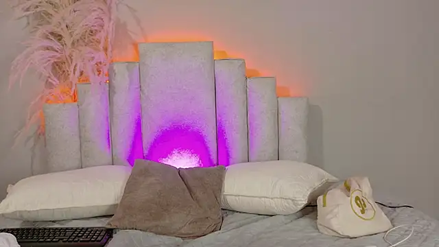 Sheinny brown1 online show from March 18, 8:08 pm