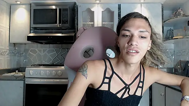 CrisOzzz online show from March 7, 6:25 pm